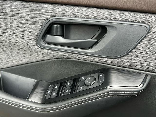 Photo of 2022 Caspian Blue Metallic Nissan Rogue