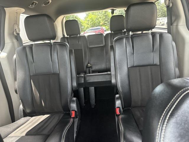 Photo of 2019 Octane Red Pearlcoat Dodge Grand Caravan