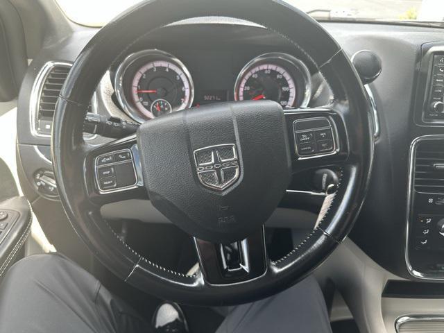 Photo of 2019 Octane Red Pearlcoat Dodge Grand Caravan