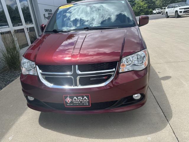 Photo of 2019 Octane Red Pearlcoat Dodge Grand Caravan