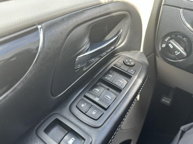 Photo of 2019 Octane Red Pearlcoat Dodge Grand Caravan