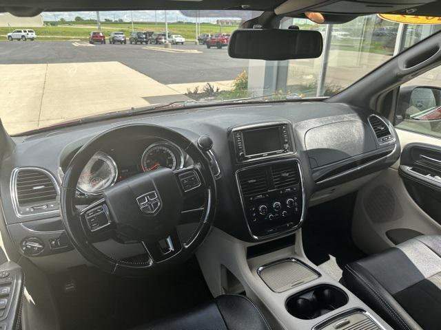 Photo of 2019 Octane Red Pearlcoat Dodge Grand Caravan