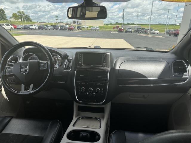 Photo of 2019 Octane Red Pearlcoat Dodge Grand Caravan