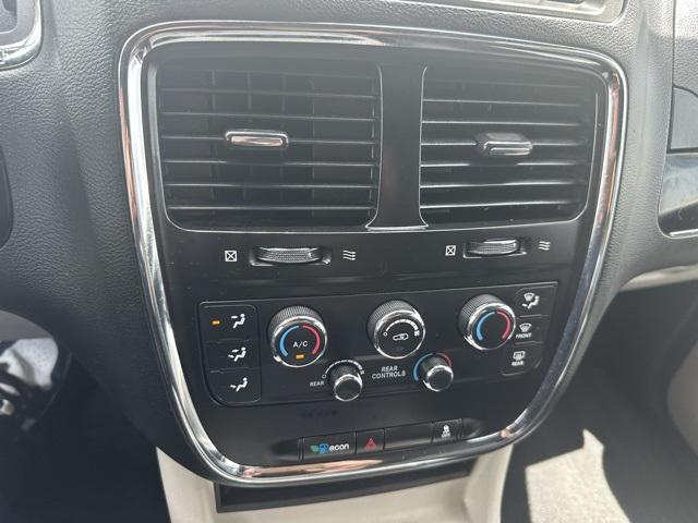 Photo of 2019 Octane Red Pearlcoat Dodge Grand Caravan