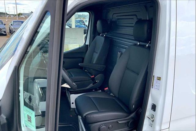 Photo of 2025 Arctic White Mercedes-Benz Sprinter 2500