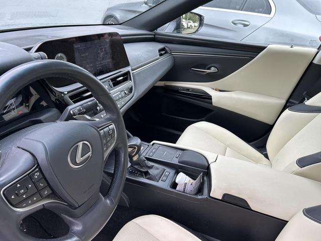 Photo of 2022 Iridium Lexus ES 300h