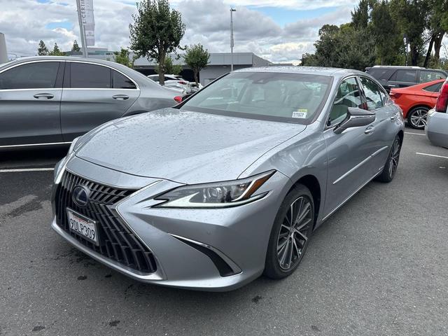 Photo of 2022 Iridium Lexus ES 300h