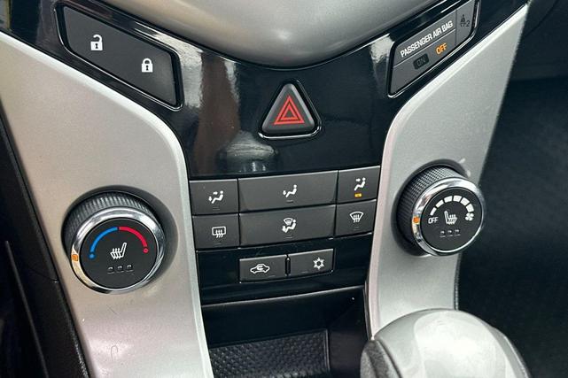 Photo of 2014 Summit White Chevrolet Cruze