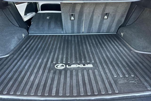 Photo of 2022 Atomic Silver Lexus RX 450h