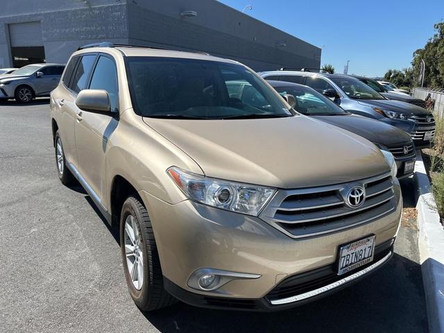 Photo of 2013 Sandy Beach Metallic Toyota Highlander