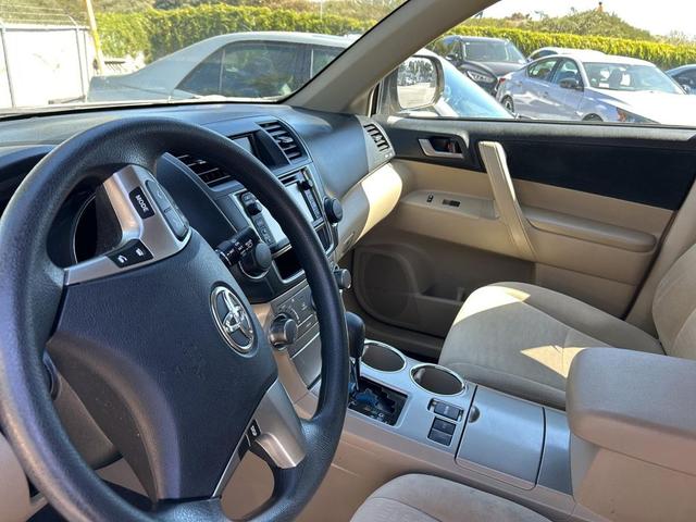 Photo of 2013 Sandy Beach Metallic Toyota Highlander