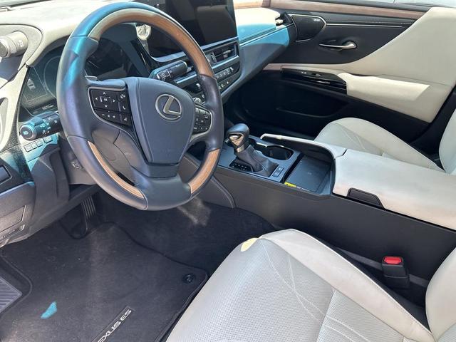Photo of 2025 Iridium Lexus ES 300h
