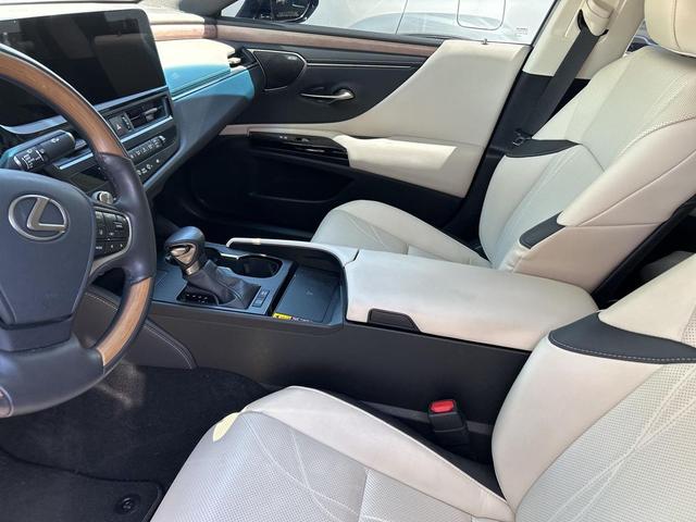 Photo of 2025 Iridium Lexus ES 300h
