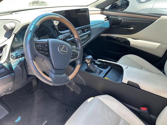 Photo of 2025 Iridium Lexus ES 300h