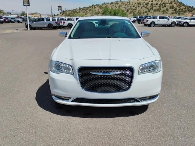 Photo of 2017 Bright White Clearcoat Chrysler 300C