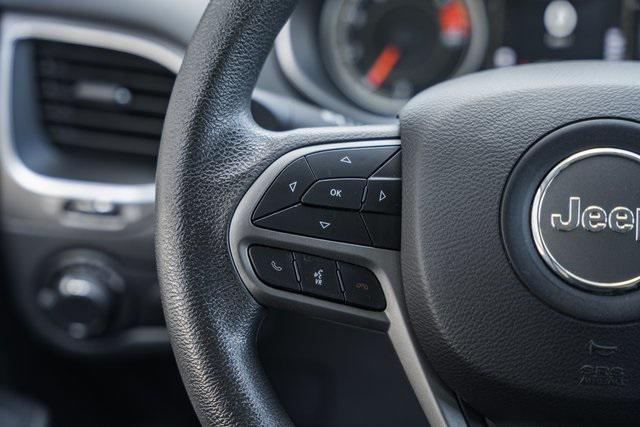 Photo of 2020 Diamond Black Crystal Pearlcoat Jeep Cherokee