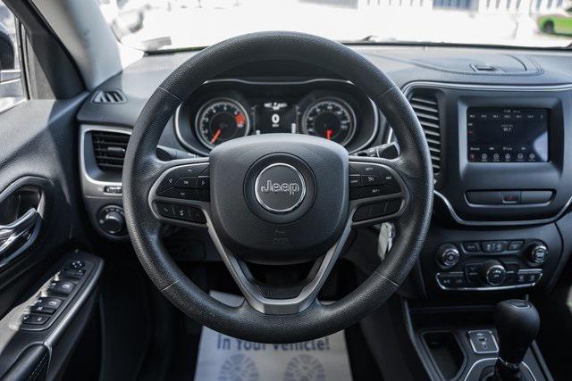 Photo of 2020 Diamond Black Crystal Pearlcoat Jeep Cherokee