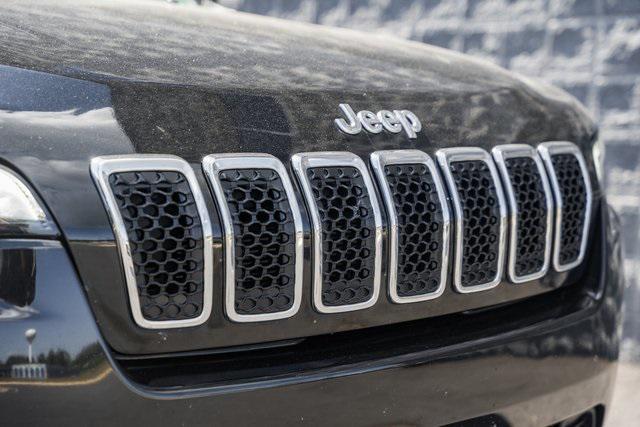 Photo of 2020 Diamond Black Crystal Pearlcoat Jeep Cherokee