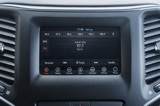 Photo of 2020 Diamond Black Crystal Pearlcoat Jeep Cherokee