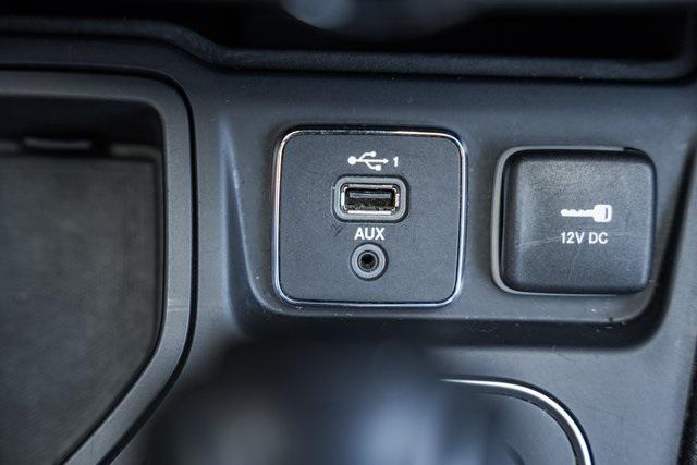Photo of 2020 Diamond Black Crystal Pearlcoat Jeep Cherokee