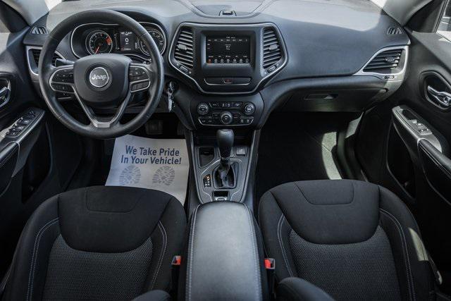 Photo of 2020 Diamond Black Crystal Pearlcoat Jeep Cherokee