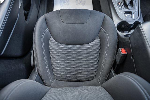 Photo of 2020 Diamond Black Crystal Pearlcoat Jeep Cherokee