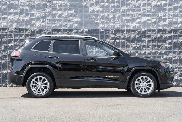 Photo of 2020 Diamond Black Crystal Pearlcoat Jeep Cherokee