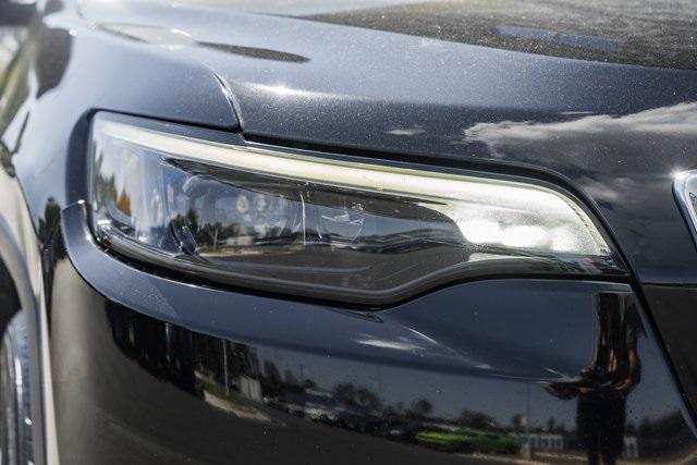 Photo of 2020 Diamond Black Crystal Pearlcoat Jeep Cherokee