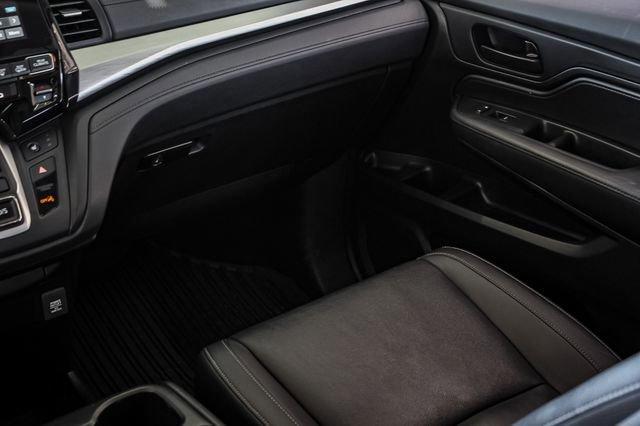 Photo of 2023 Crystal Black Pearl Honda Odyssey