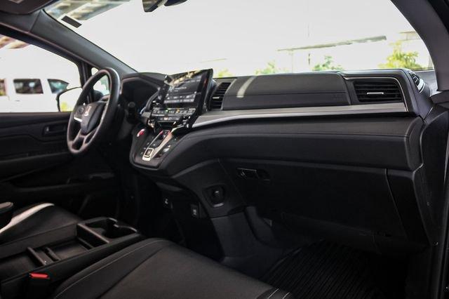 Photo of 2023 Crystal Black Pearl Honda Odyssey