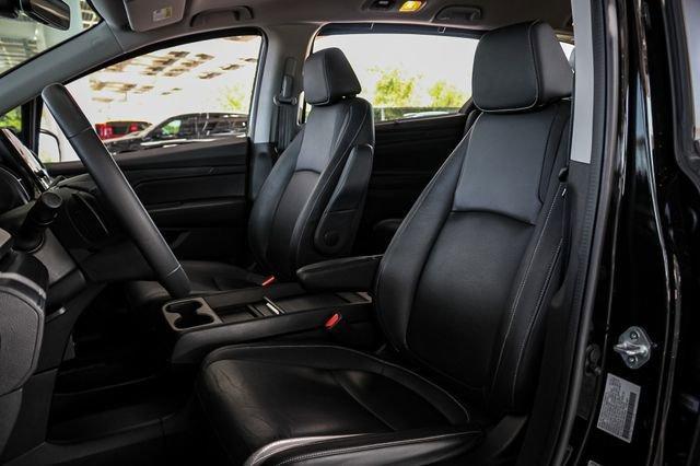 Photo of 2023 Crystal Black Pearl Honda Odyssey