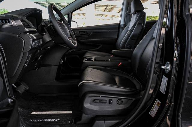 Photo of 2023 Crystal Black Pearl Honda Odyssey