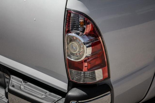 Photo of 2009 White Toyota Tacoma