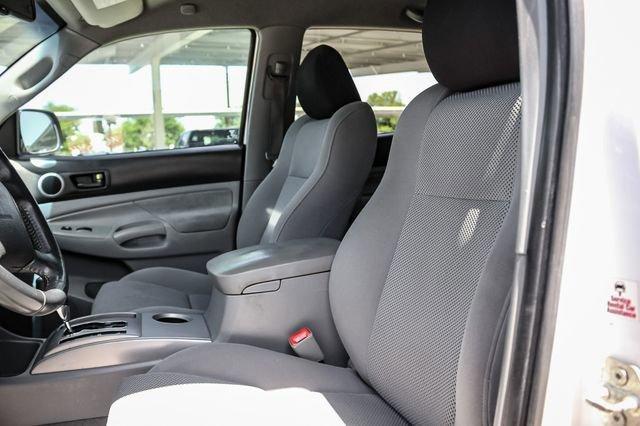 Photo of 2009 White Toyota Tacoma