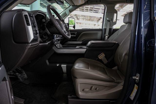 Photo of 2016 Deep Ocean Blue Metallic Chevrolet Silverado 2500