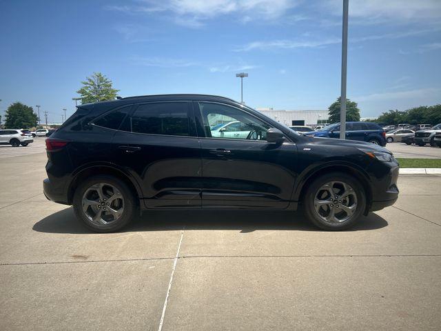 Photo of 2023 Black Metallic Ford Escape