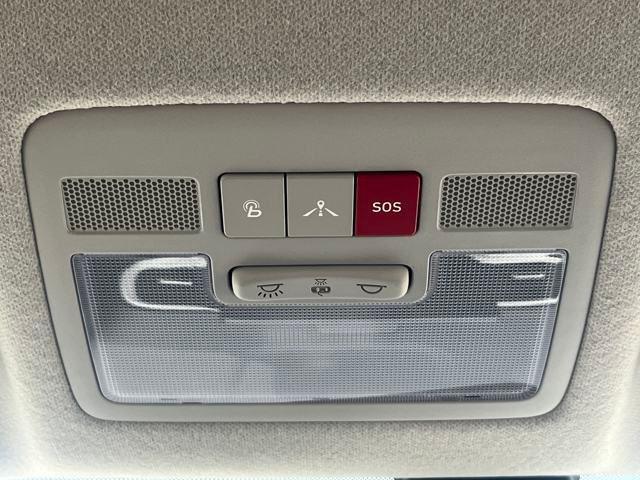 Photo of 2025 Lunar White w/Black Roof Hyundai VENUE