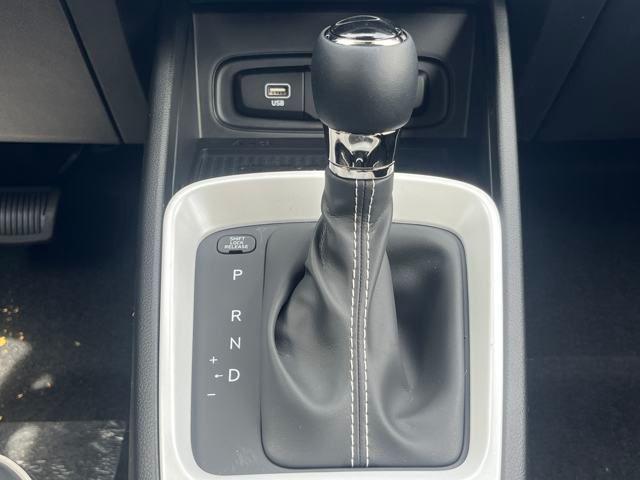Photo of 2025 Lunar White w/Black Roof Hyundai VENUE