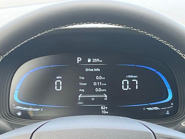 Photo of 2025 Lunar White w/Black Roof Hyundai VENUE