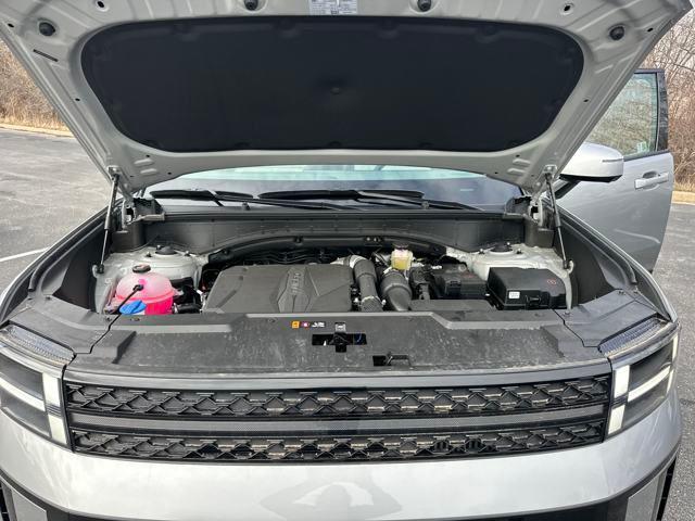 Photo of 2024 Shimmering Silver Hyundai SANTA FE