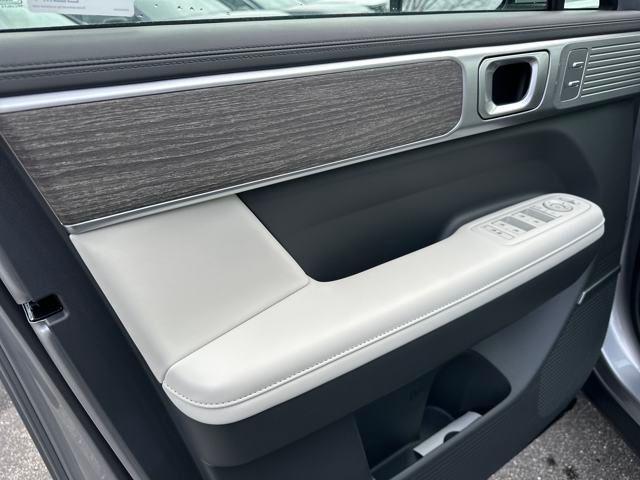 Photo of 2024 Shimmering Silver Hyundai SANTA FE