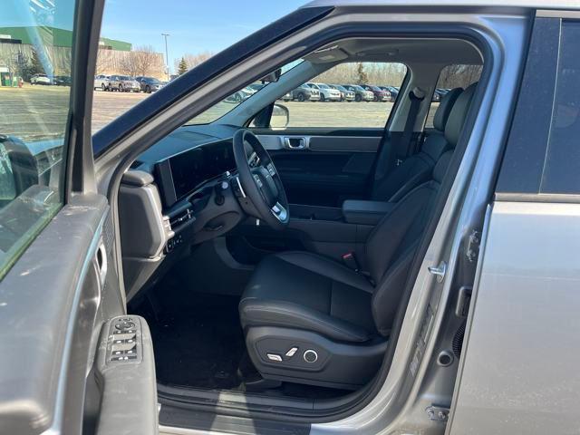 Photo of 2025 Shimmering Silver Hyundai SANTA FE
