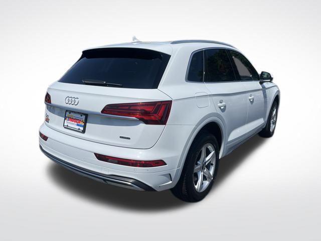 Photo of 2022 Glacier White Metallic Audi Q5
