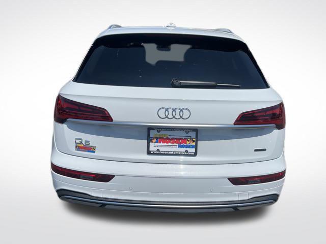 Photo of 2022 Glacier White Metallic Audi Q5