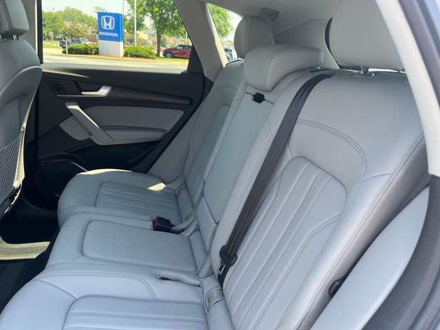Photo of 2022 Glacier White Metallic Audi Q5
