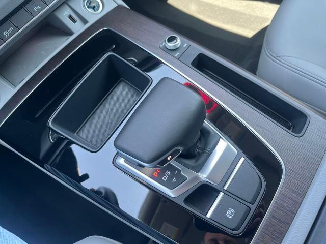 Photo of 2022 Glacier White Metallic Audi Q5