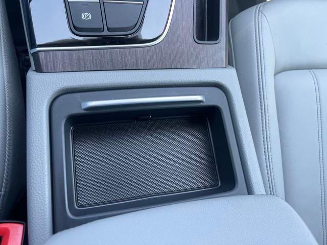 Photo of 2022 Glacier White Metallic Audi Q5