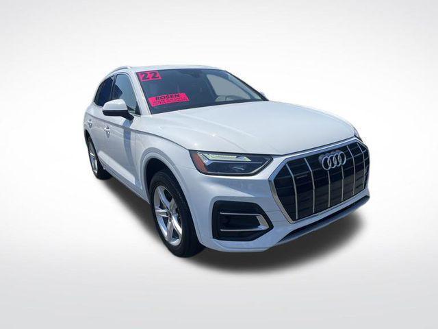 Photo of 2022 Glacier White Metallic Audi Q5
