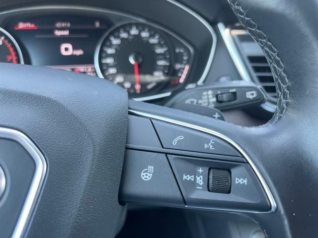 Photo of 2022 Glacier White Metallic Audi Q5