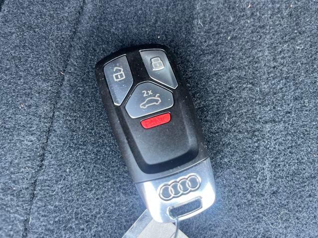 Photo of 2022 Glacier White Metallic Audi Q5
